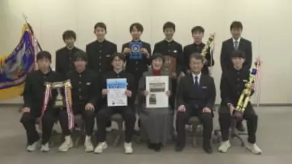 前橋木瀬中男子駅伝部　平田教育長に優勝報告　群馬・前橋市