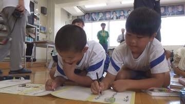 日航機墜落事故　犠牲者悼む灯籠作り　群馬・藤岡市