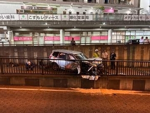 ＪＲ高崎駅近くで複数台が絡む事故　５人けが