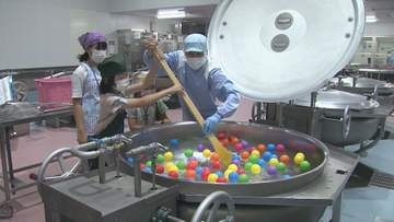 親子で給食センターを“探検”　群馬・館林市