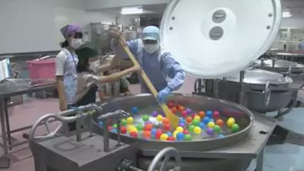 親子で給食センターを“探検”　群馬・館林市
