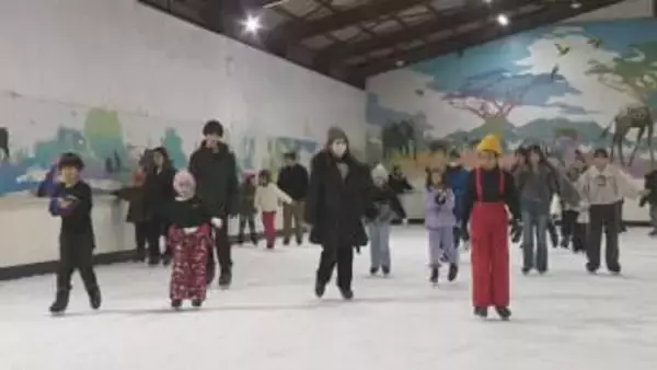 冬季五輪迫る中　スケート場にぎわう　群馬・伊勢崎市
