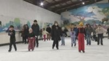 冬季五輪迫る中　スケート場にぎわう　群馬・伊勢崎市