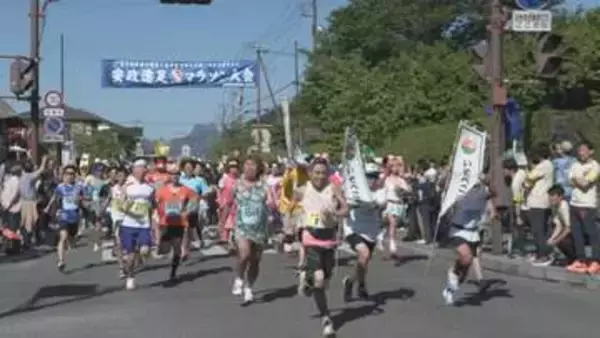 １３００人のランナーが旧中山道を駆け抜ける　群馬・安中市