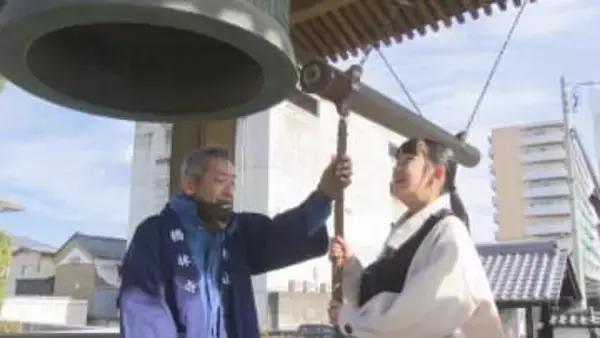 新年への想い込め　昼間に除夜の鐘つく催し　群馬・前橋市