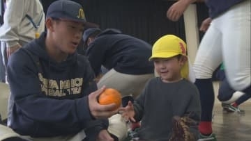 生徒と園児　野球で交流深める　群馬・高崎市