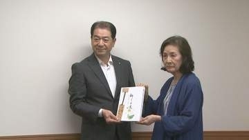 日航機事故の遺族　犠牲者への花を写真集にして寄贈　群馬・上野村