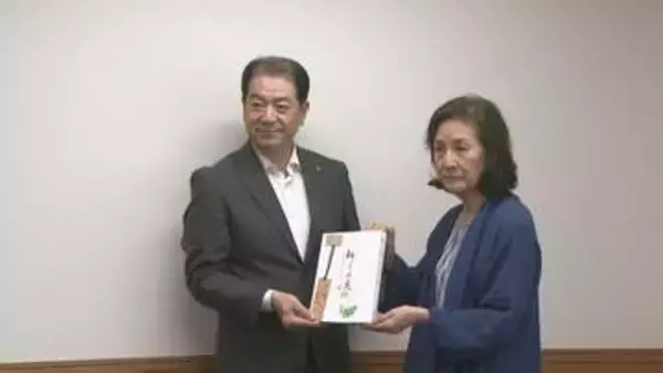 日航機事故の遺族　犠牲者への花を写真集にして寄贈　群馬・上野村
