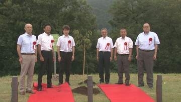 群馬・沼田市と静岡・下田市が姉妹都市６０周年の記念植樹
