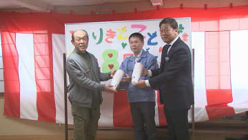 オリジナルカップを子ども食堂に寄贈　群馬・大泉町