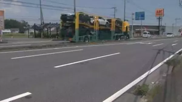 大型トラックにはねられ女性が死亡　群馬・館林市