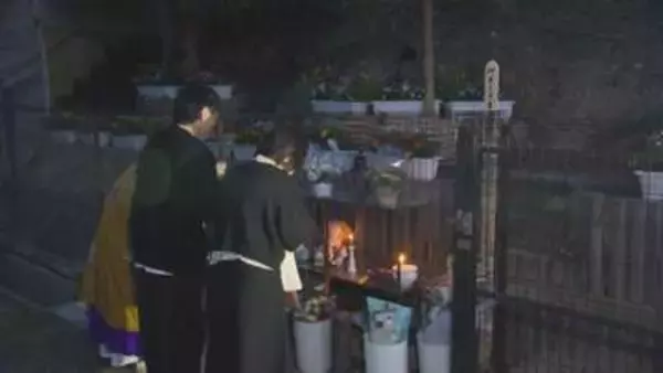 関越道バス事故から１４年　遺族らが犠牲者を追悼　群馬・藤岡市