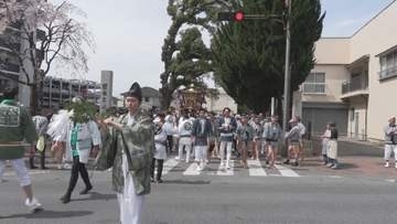 高崎神社　春の例大祭で宮みこし巡行　群馬・高崎市