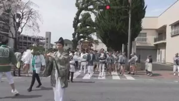 高崎神社　春の例大祭で宮みこし巡行　群馬・高崎市