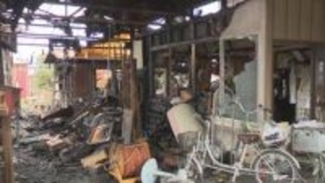 群馬・邑楽町で住宅２棟が全焼　１人死亡