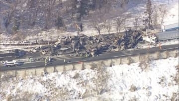 関越自動車道　トラックなど６７台絡む事故　２人死亡　群馬・みなかみ町