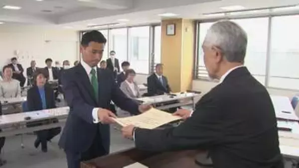 群馬・伊勢崎市議選　３０人に当選証書