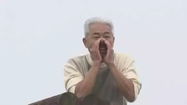 キャベツ畑の中心で感謝や愛を叫ぶ　群馬・嬬恋村