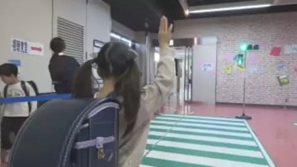 新１年生を対象に交通安全　横断歩道は手を挙げて