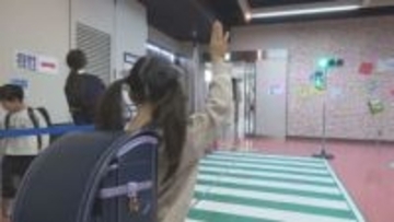 新１年生を対象に交通安全　横断歩道は手を挙げて