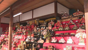 ひな人形で街なか彩るイベント　群馬・高崎市