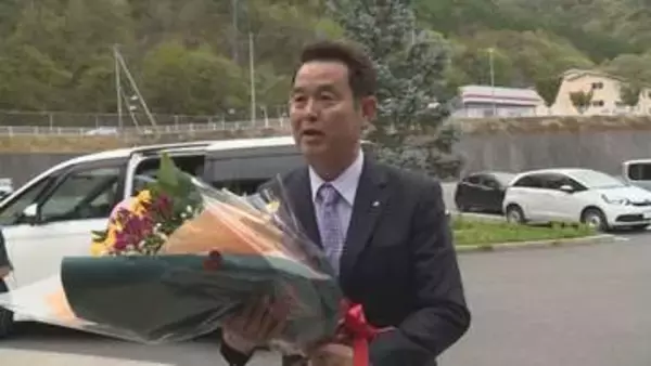 星河町長が初登庁　「チーム長野原つくる」　群馬・長野原町