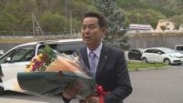 星河町長が初登庁　「チーム長野原つくる」　群馬・長野原町