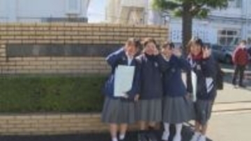 　「１５の春」１万６６人にサクラサク　群馬県内の公立高校で合格発表