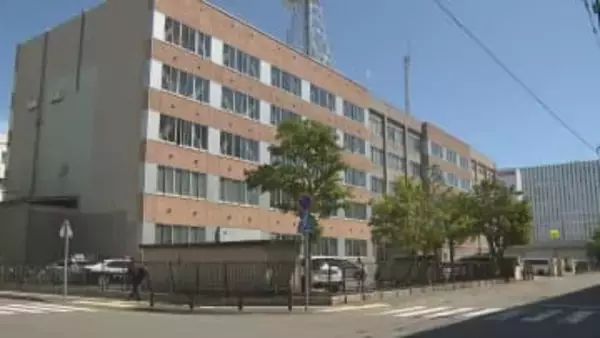 70代妻の体にビールをかけるなどの暴行か「今すぐ来てほしい」妻からの通報で74歳男を逮捕　顔面を平手で殴打や首元を踏んだ疑いも