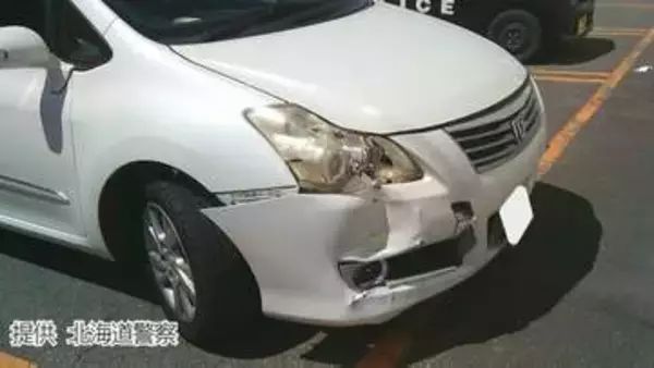 「ブレーキを踏むつもりが…」80代男性が運転の車が暴走　建物の壁に衝突「足が滑ってアクセルを」北海道函館市の商業施設