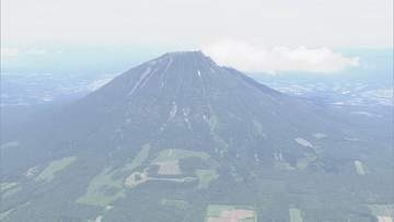 【山の日】「もう降りられない」20歳女性　両ひざの痛みで自力下山できず　訓練中の山岳救助隊が背負って下山　北海道 羊蹄山