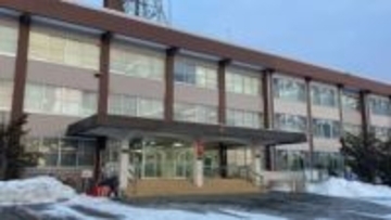 交際相手の女性を自宅内のドアに衝突させ、けがをさせた疑いで会社員の47歳の男を現行犯逮捕　北海道北見市