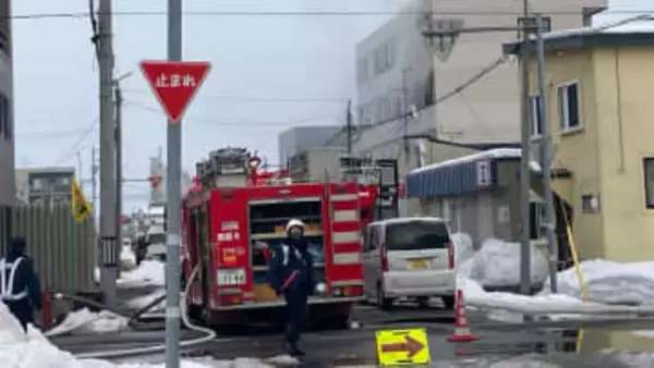 「3階から煙が出ている」住人が通報　4階建てマンションで火災　けが人の情報なし　北海道恵庭市
