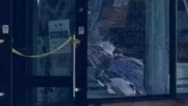 【速報】「店に車が突っ込んで店員がけがをした」コンビニエンスストアに車が突っ込む　2人がけがするも命に別状なし　札幌市北区