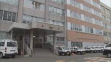 「2人組が棒を振り回して暴れている」団地に住む母親と娘が敷地内で男性に熊手や杖で殴打か　傷害の疑いで逮捕　親子と男性に面識なし　北海道釧路市