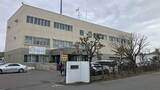 「刃物を向けたまま接近する女に警察官が上空へ拳銃を発砲　銃刀法違反の疑いで自称無職の女（42）を逮捕　弾丸は捜索中　北海道恵庭市」の画像1