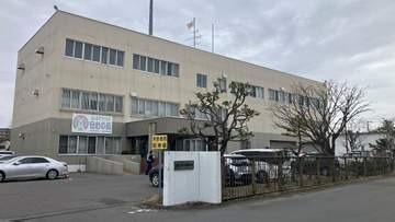 刃物を向けたまま接近する女に警察官が上空へ拳銃を発砲　銃刀法違反の疑いで自称無職の女（42）を逮捕　弾丸は捜索中　北海道恵庭市