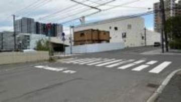横断中の80歳女性がタクシーにはねられ死亡　運転の65歳男を過失運転傷害容疑でその場で逮捕　札幌市豊平区