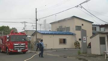 「火は見えないが壁から煙が出ている」住宅火災、2時間後に鎮火　男性１人搬送も意識あり　北海道釧路市
