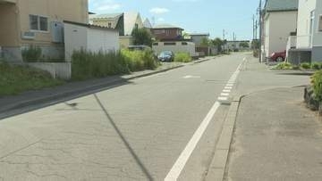 市道を横切るクマ１頭を目撃　北海道苫小牧市の住宅街　警察出動もクマの痕跡など見つからず　市内では錦岡地区周辺に「ヒグマ注意報」発出中