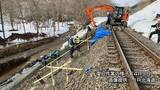 「【運転再開へ】JR函館線・長万部ー蘭越間　13日始発から運転再開　線路脇の盛土の表層の一部が崩れた影響で3月31日から運転見合わせ　予定通り復旧作業進む」の画像1