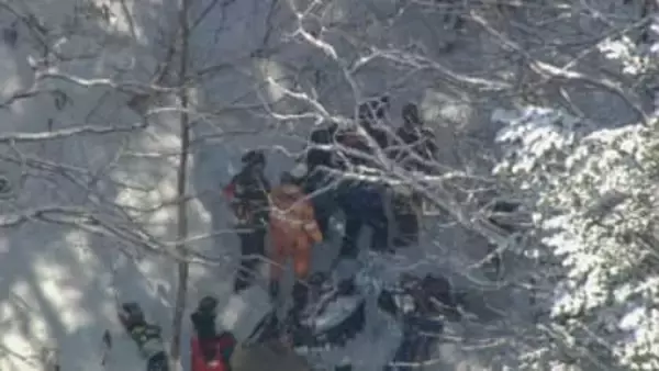 山中の林道でスノーバイクどうしが衝突　グループで走行中に…50代男性2人が負傷し搬送　北海道石狩市