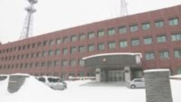 交際する20代女性に刃物を示してスマホのパスワードを聞き出し、中をみて激高⇒顔面を殴打　傷害と強要容疑で28歳男を逮捕「平手打ちしたしていない」