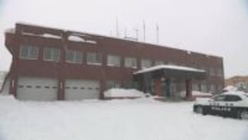 「動いたら刺さるように」車のタイヤに釘を立てかけ、相次いでパンクさせたか　69歳の飲食店経営の男を逮捕