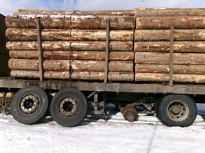 大型トラックからタイヤ2本脱落　転がったタイヤが消火栓に衝突して大破【国道36号】50代運転手は車体の傾きで事故に気づく　北海道苫小牧市