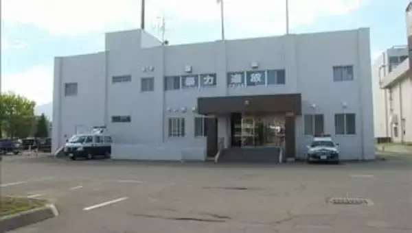 「万引き犯を確保」スーパーからの通報で駆け付けた警察官の顔面につば…公務執行妨害容疑で78歳の男を逮捕　窃盗容疑でも捜査　北海道倶知安町