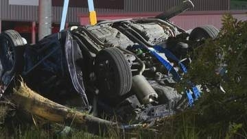 乗用車が大破　立ち木に衝突して10代と20代の男女2人が死亡　後部座席の10代後半女性も重傷　北海道・苫小牧市
