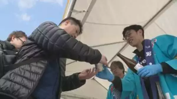 旭川の酒蔵「男山」で「市民感謝デー」　朝から約300人の行列　試飲や限定商品の販売でにぎわう