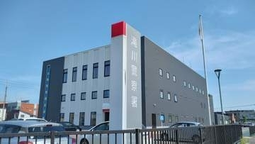 旅館のトイレに不法侵入か「男が居座っていたので来てほしい」自称住所不定・無職18歳の男を逮捕《JR砂川駅近く》