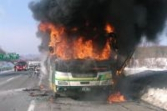 【速報】高速道でバス全焼　北海道運輸局がバス会社に立ち入り検査